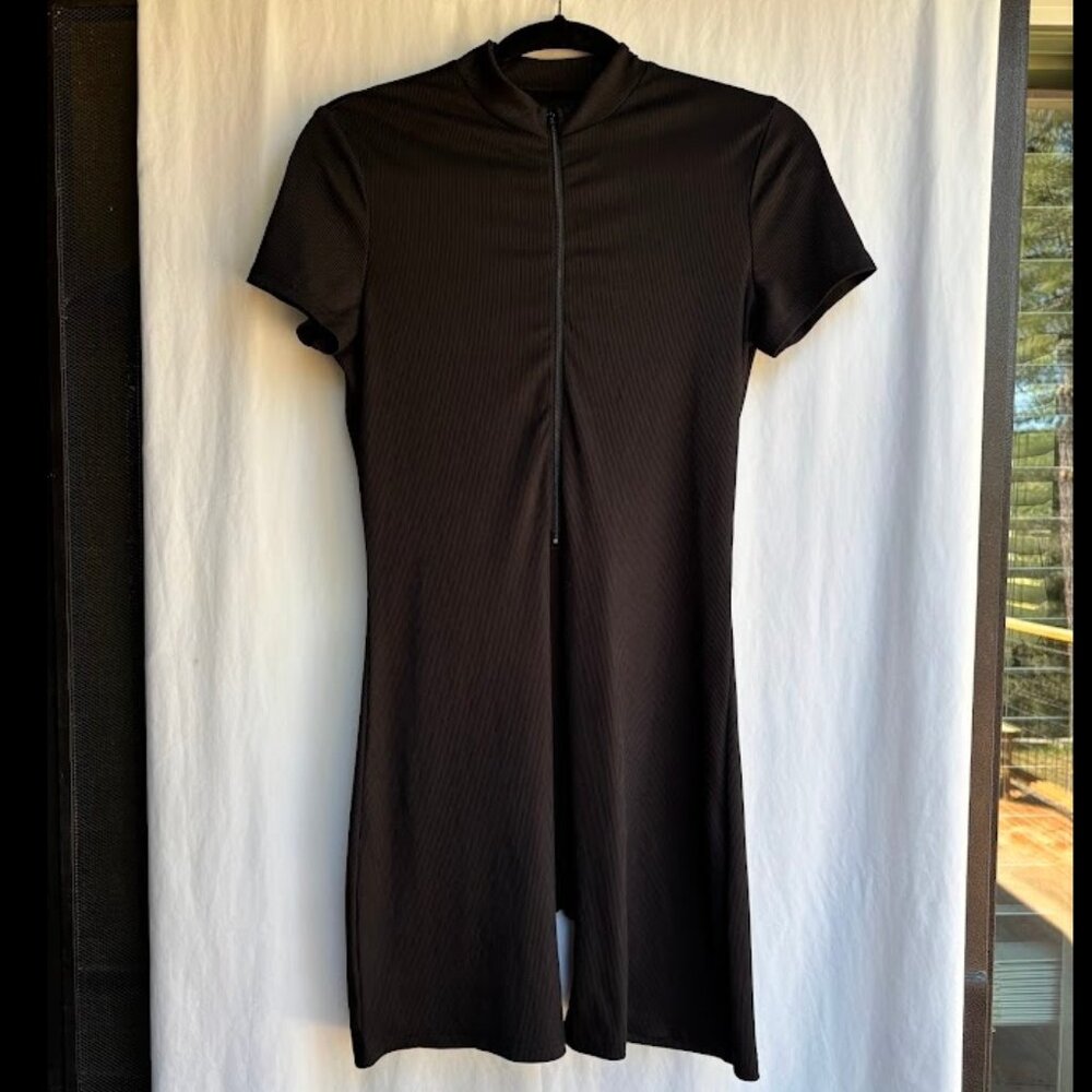 Minimalist Black Ribbed Zip Front Romper – Size XL (Fits S/M + Short Torso)